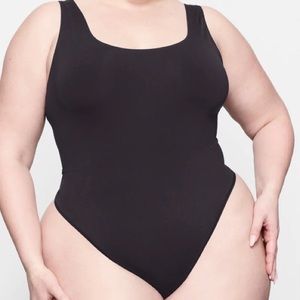 SKIMS SOFT SMOOTHING THONG BODYSUIT NWOT